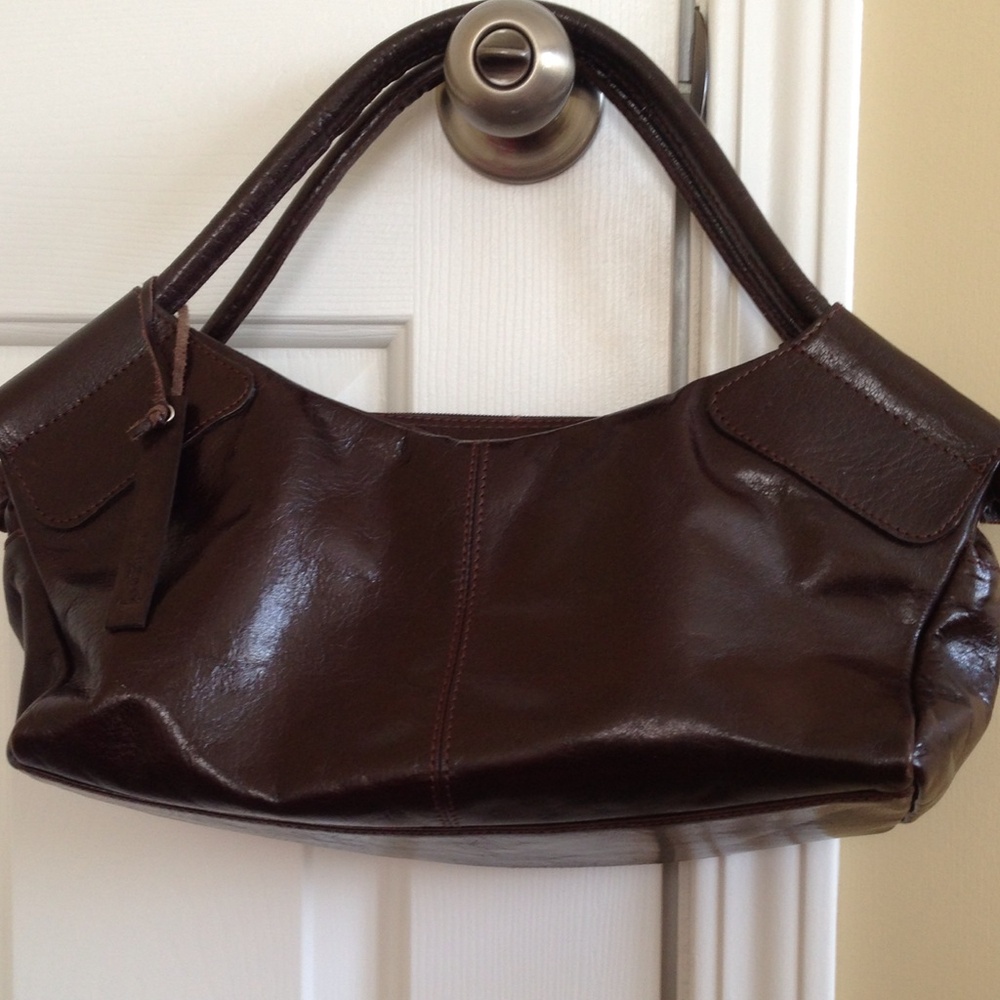 Really cute leather handbag.